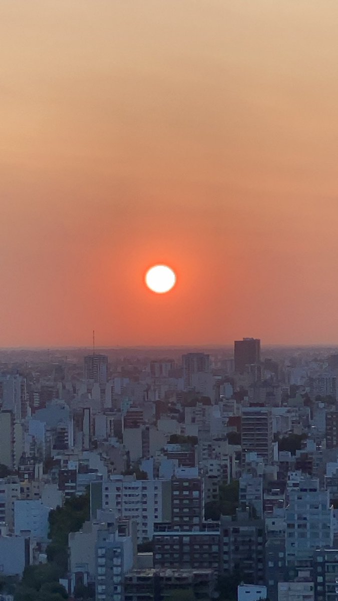 jcfaria_2003's tweet photo. #AustraliaBurning Sol Rojo en Bs As #AustralianBushfires https://t.co/cQOwdcd4P0