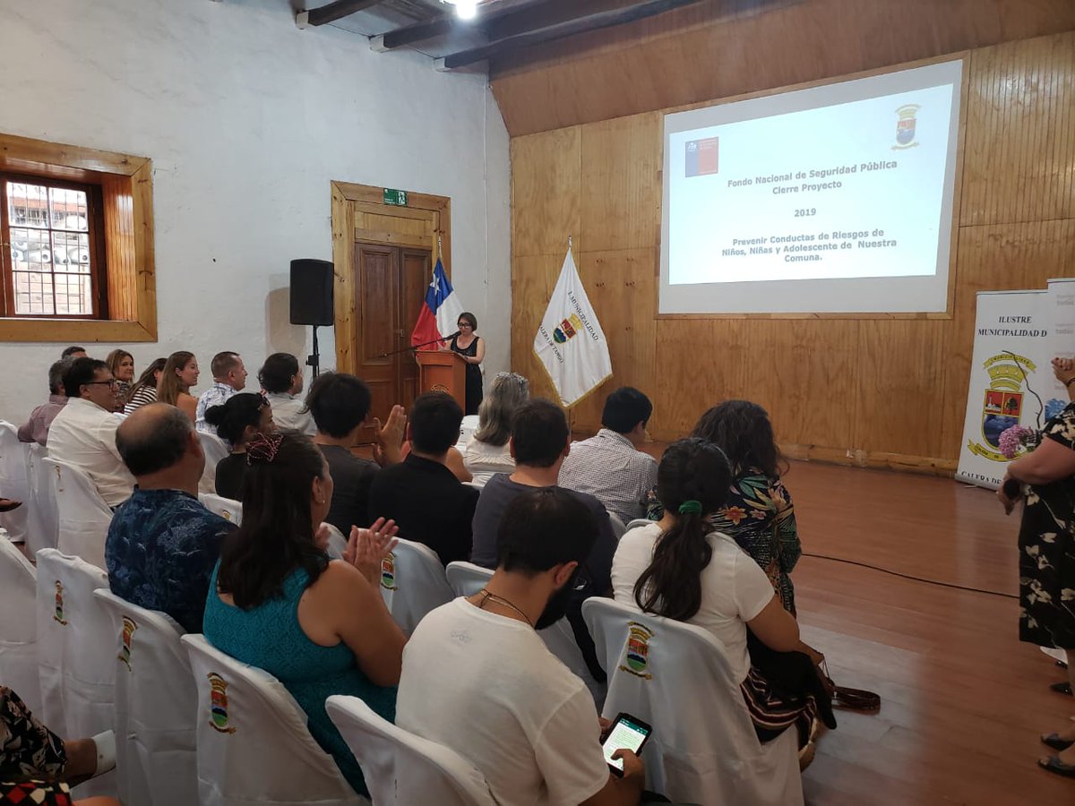 DPPMaipo's tweet photo. [AHORA] Gobernadora @cotepuigrredon, junto a la @SubPrevDelito y la Municipalidad de Calera de Tango, realizan cierre del proyecto "Prevenir Conductas de Riesgos de Niños, Niñas y Adolescente", financiado por el Fondo Nacional de Seguridad Pública. #ElChileQueQueremos https://t.co/E2kw5hHgE2