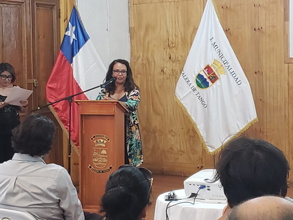 DPPMaipo's tweet photo. [AHORA] Gobernadora @cotepuigrredon, junto a la @SubPrevDelito y la Municipalidad de Calera de Tango, realizan cierre del proyecto "Prevenir Conductas de Riesgos de Niños, Niñas y Adolescente", financiado por el Fondo Nacional de Seguridad Pública. #ElChileQueQueremos https://t.co/E2kw5hHgE2