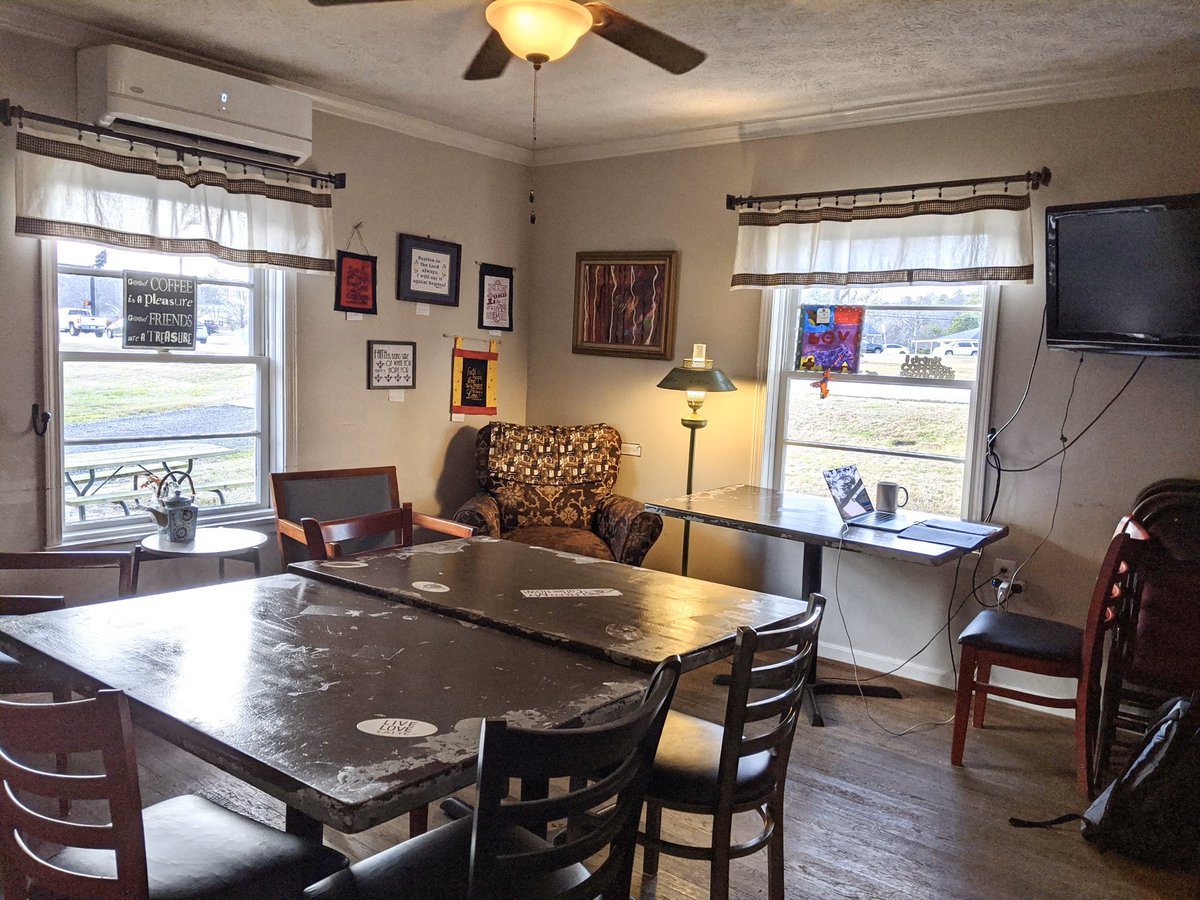 GraysonCoffee's tweet photo. Our front room doubles as a meeting room! Feel free to give us a call for details!

#graysoncoffeehouse #meetingroom #warmspace #greatcoffee #graysonlocalbusiness #coffeewithfriends https://t.co/q7FFtHJwbG