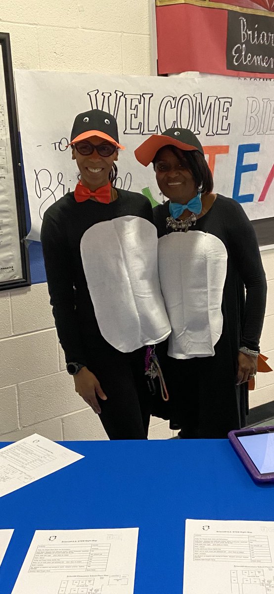 bevbOtterP's tweet photo. Having fun at STEAM Night! It’s a winter wonderland of winter Animals and Activities #BESKidsFirst @BriarcliffES https://t.co/WoJT11Q9xi