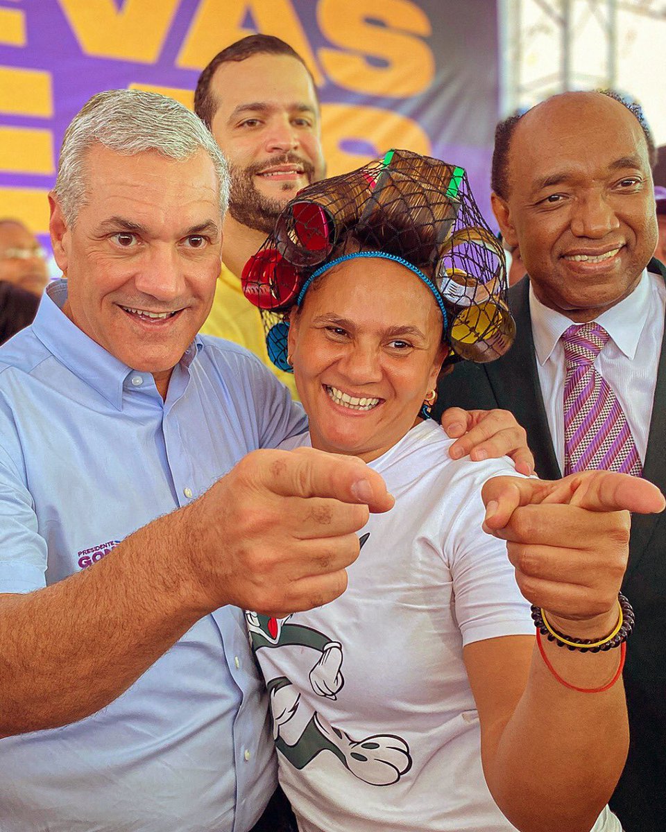 gregoriove's tweet photo. #ElPenco Con la fuerza de las mujeres vamos a pasar el rolo y ganar las municipales en febrero. @Gonzalo2020RD 🔥🔥🔥🔥🔥
#GonzaloPresidente #RoloPower #JuntaderaConGonzalo #TeamRolo #RedLVConGonzalo #RedLVPLD https://t.co/RuEVohwEbv