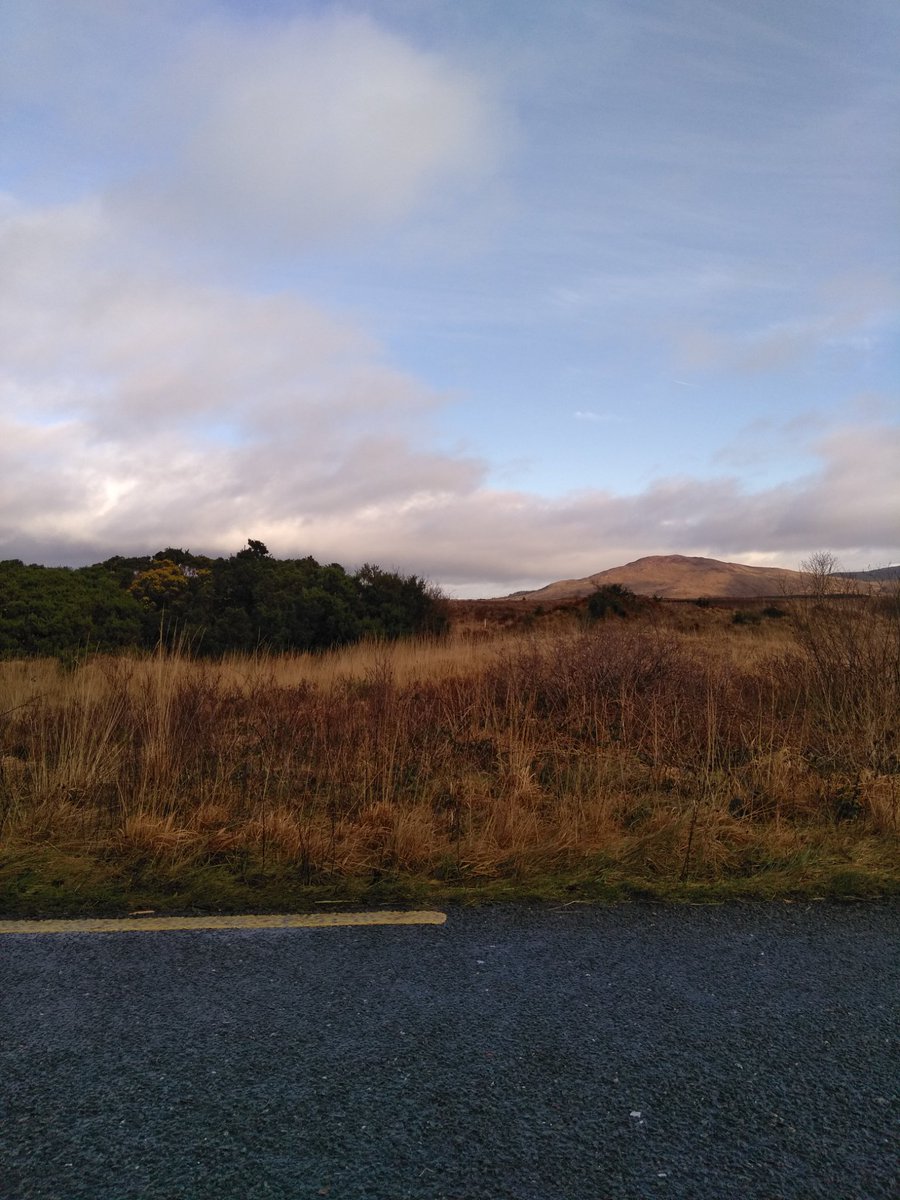 s_brien01's tweet image. Some of the views out the Maam&apos;s Cross direction in Galway. Always in awe struck when I drive out on this mad road. And my car has officially reached 100k which was nicely met with a chicken fillet roll in Cong #keepondriving