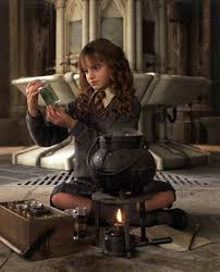 redacaonota1000's tweet photo. dê rt na hermione da sorte e tire uma boa nota no enem https://t.co/xacLwdKv9q