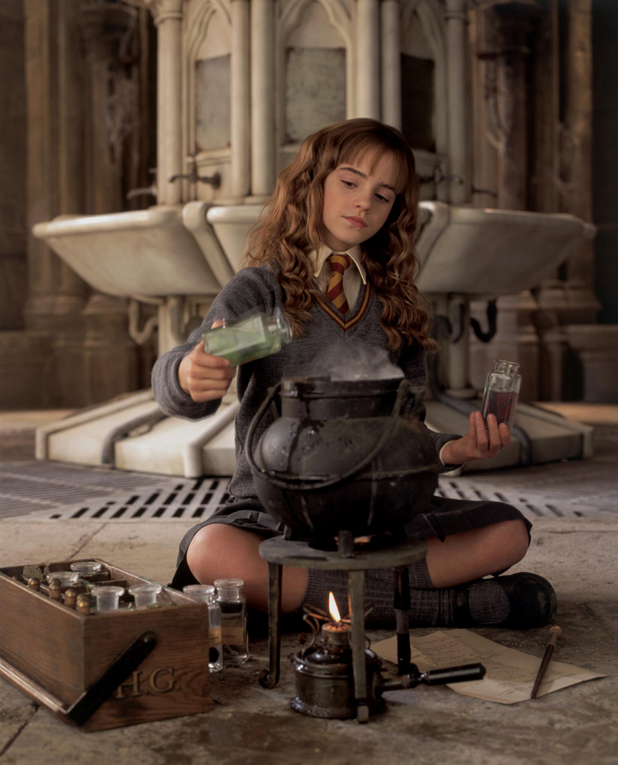 redacaonota1000's tweet photo. dê rt na hermione da sorte e tire uma boa nota no enem https://t.co/xacLwdKv9q