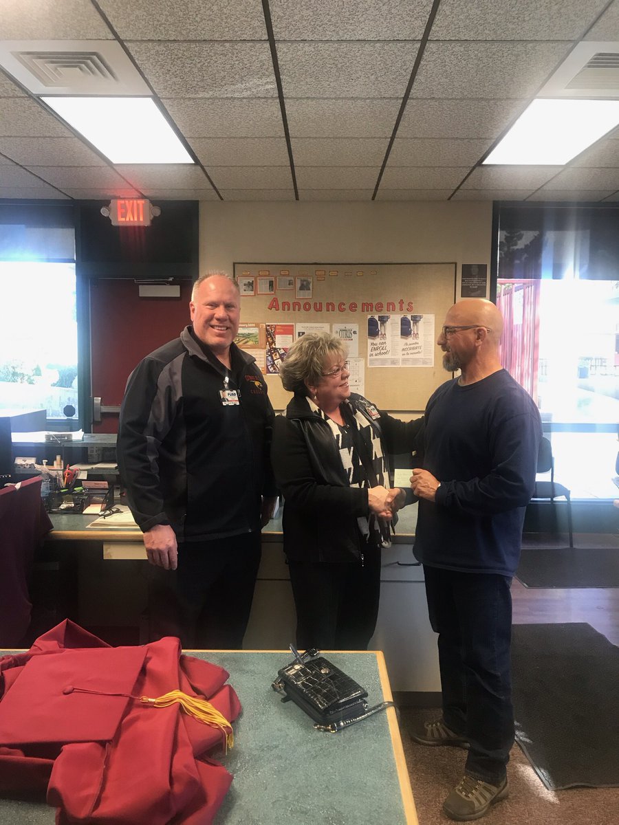 citrus_high's tweet photo. Mr Palomino being honored for being civilly minded by Madam President Durbin. https://t.co/Lphtzf46yM