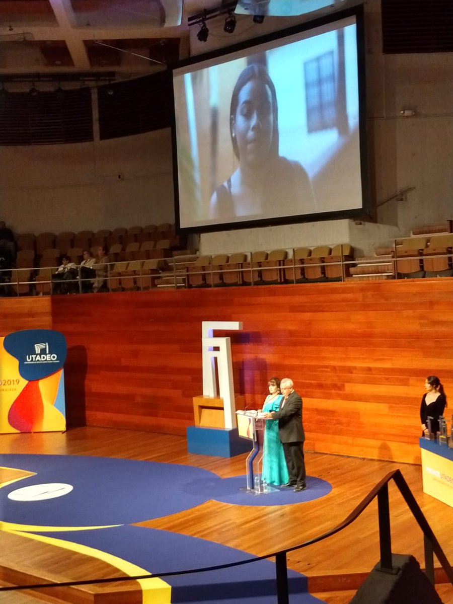 Utadeo_edu_co's tweet photo. #PremiosUtadeo El Premio Jorge Tadeo Lozano es para María Teresa Ospino, del programa de Publicidad de Utadeo Caribe, quien obtuvo el mayor promedio de su carrera y ninguna materia reprobada. https://t.co/vhfUFnalDF