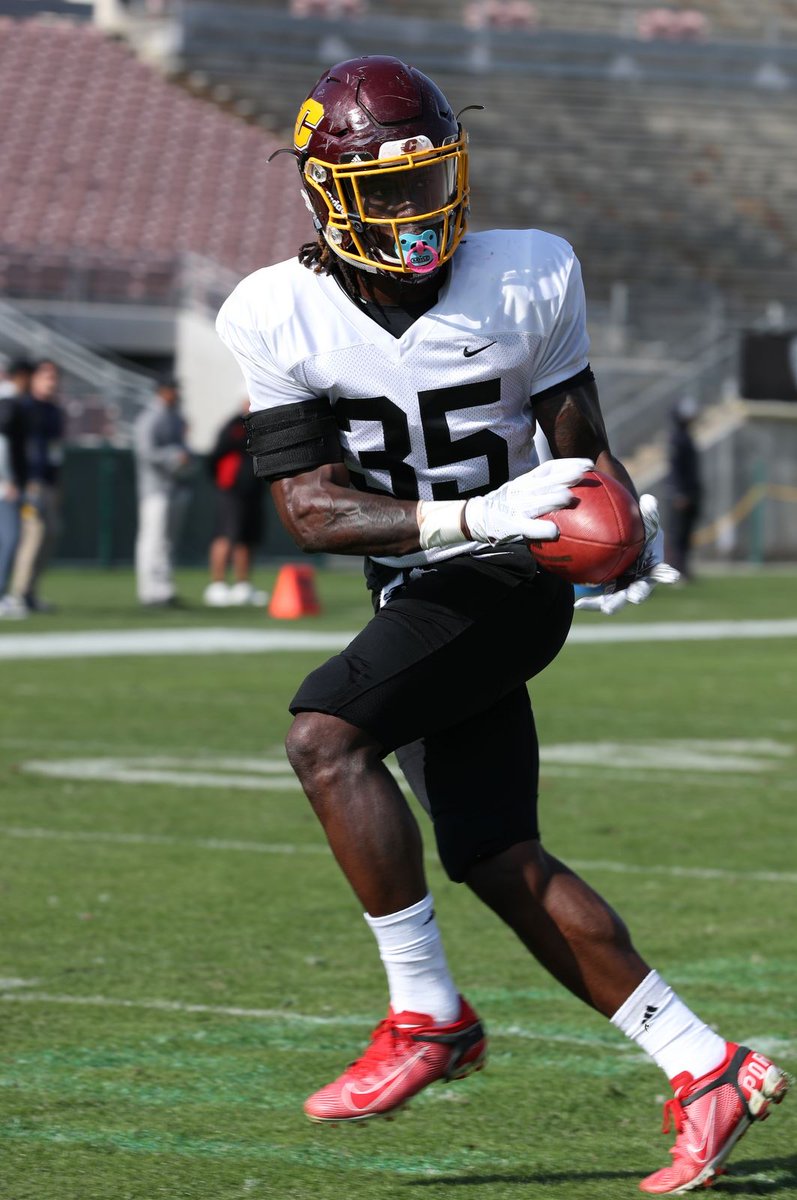 Almighty_jward's tweet photo. Great week of practice ✊🏾 Proud to represent @CMU_Football in the @NFLPABowl.

Watch it Saturday on @nflnetwork! #FireUpChips https://t.co/0WdS3quI2J