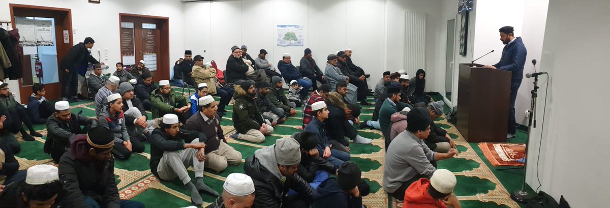 KhuddamBruchsal's tweet photo. Wie haben wir das #Jahr2020 gestartet?
Die Mitglieder @KhuddamBruchsal versammelten sich am frühen morgen in der Moschee und beteten für einen guten Start ins neue #Jahr2020.
@KhuddamDE @MKABaden #Muslimestarten2020 #Jahr2020 #Islam #Tahujjad #Neujahresputz2020 #Bruchsal https://t.co/IQoF4U7VmW
