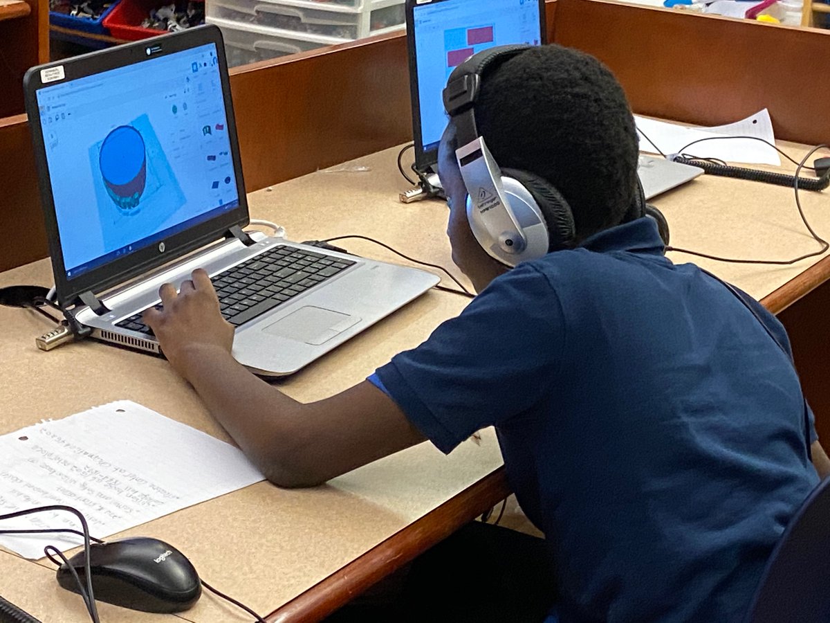 RiggsMelody's tweet photo. Trying to figure out how we want our Rube Goldberg machines to work and which parts need to be 3D printed. @GCSCSTEM #IamCPS #CPSandMe #3Dprinting #ozobots #tinkercad #makewonder https://t.co/DAJpyH5IQh