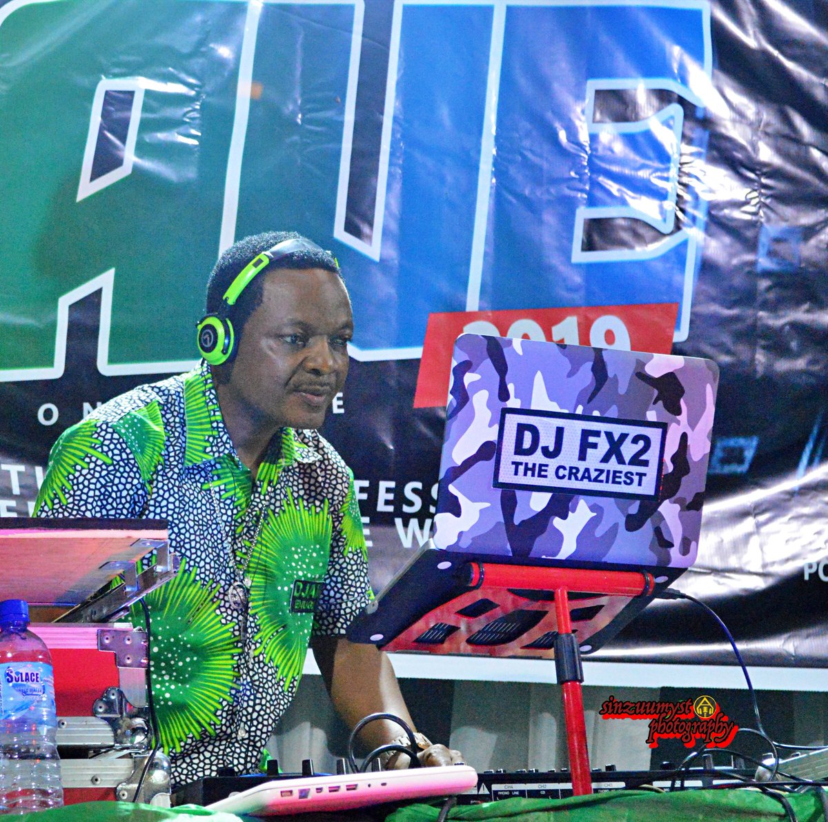 Fx2Dj's tweet photo. On Stage https://t.co/f0L2Qjf8Ea