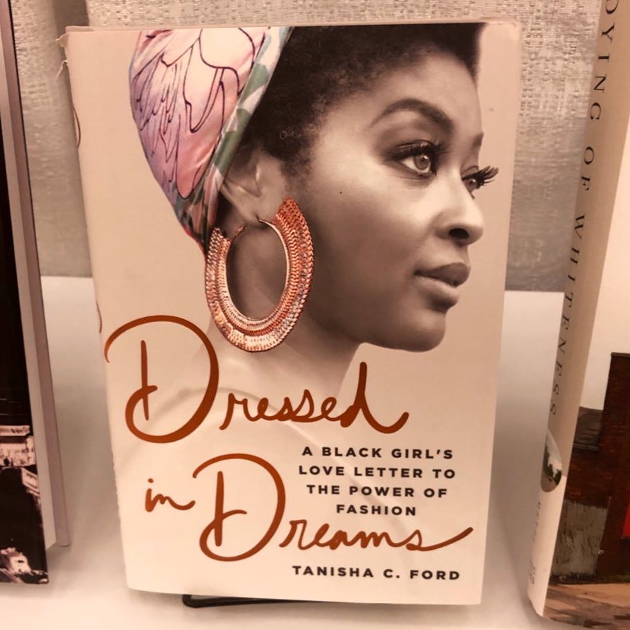 RISunshine's tweet image. Yas! 🙌🏾 Picked up my 1st copy at #2019ASA and already gifted it to a friend. Can’t wait for the full episode. Exciting times indeed! Thx for sharing. #DressedInDreams