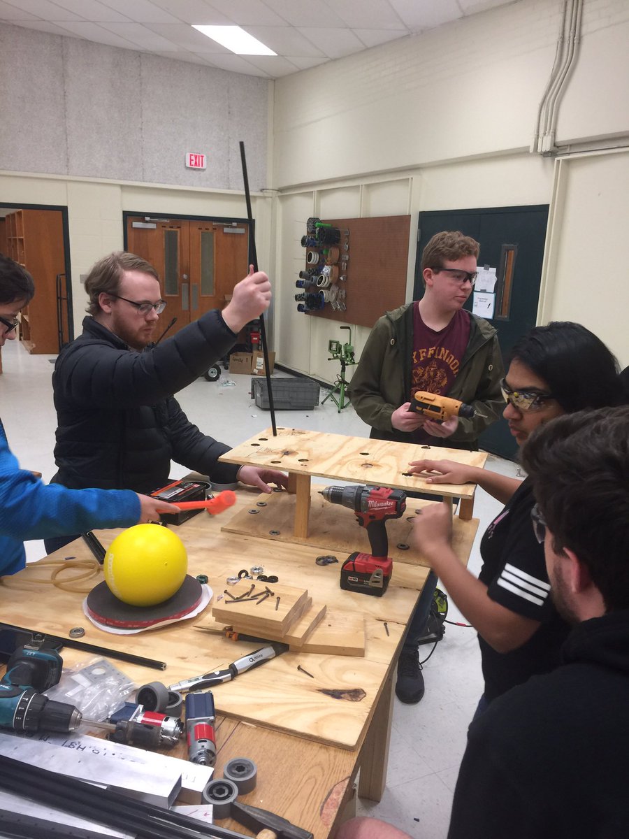 ArkadelphiaRobo's tweet photo. Working on a feeder prototype. https://t.co/MLqb4m3AHB