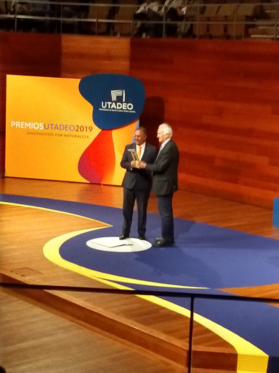 Utadeo_edu_co's tweet photo. #PremiosUtadeo Felicitamos al profesor Edgar Ruiz Dorantes, director de los programas de Ingeniería de Sistemas y Automatización, quien es el ganador del premio a Profesor Distinguido en Tecnología. https://t.co/pR5azm1kEf