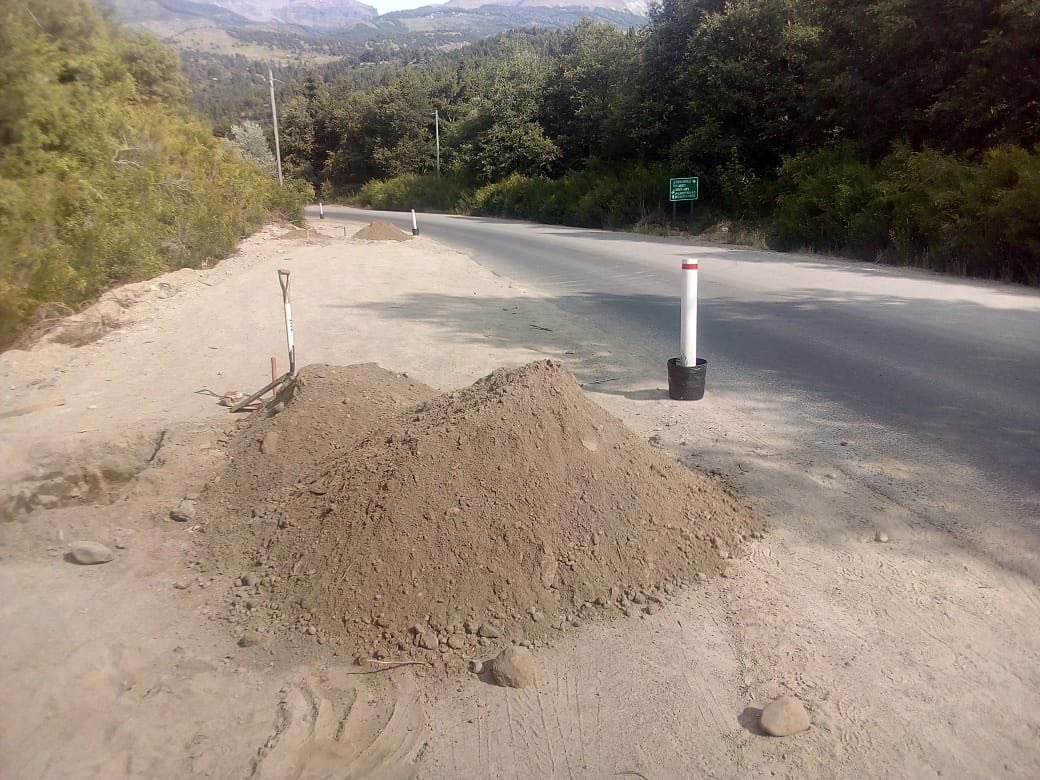 CarlosSaloniti's tweet photo. #EPET21 Quiero contarles que hoy comenzamos con la obra previa a la instalación de las luminarias en la Ruta 48, para iluminar el camino hacia el nuevo edificio de la EPET 21 en el lote 27. #MásObras #MásGestión #JuntosPodemosMás https://t.co/tYs9dV9izl