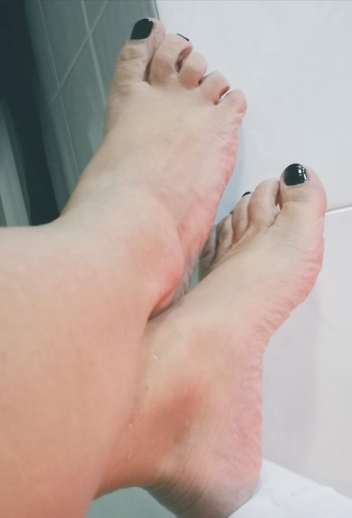 MDamanera's tweet photo. Chilling bath 🛀👅💦
.
#morwendamanera #dominant #bdsm #bdsmcommunity #myfeet #fetish #mistresslife #slaves #massagefeet #chillingfeet #relax https://t.co/eRKIIpO11H