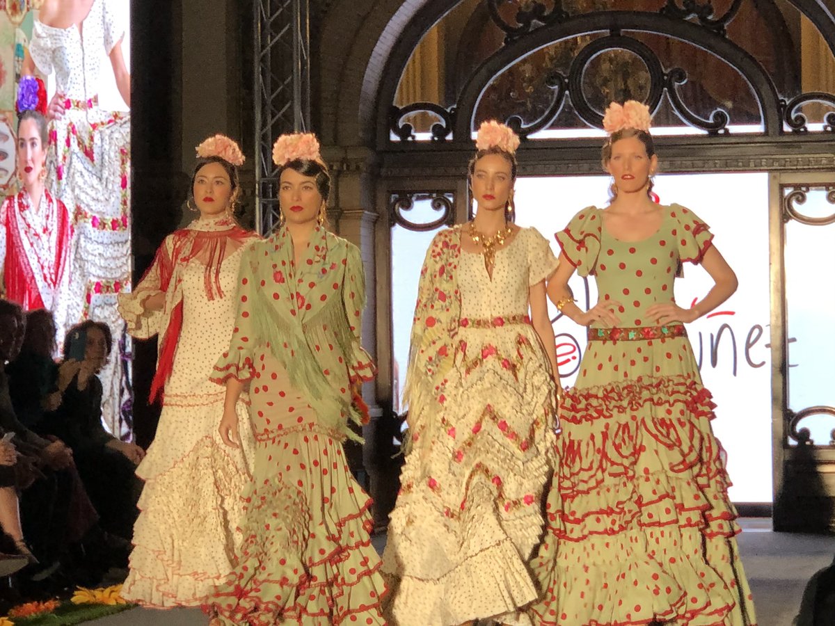 AnaLlopisB's tweet photo. #Sevilla Capital de la #ModaFlamenca @WeLoveFlamenco #ModaAndaluza ¡Felicidades a las #empresas participantes y sus organizadores #GoEventos. Enhorabuena por el desfile de #SevillaHoy a @flamencapol #AngelayAdela #PepaGarrido https://t.co/lyQimX5ocp