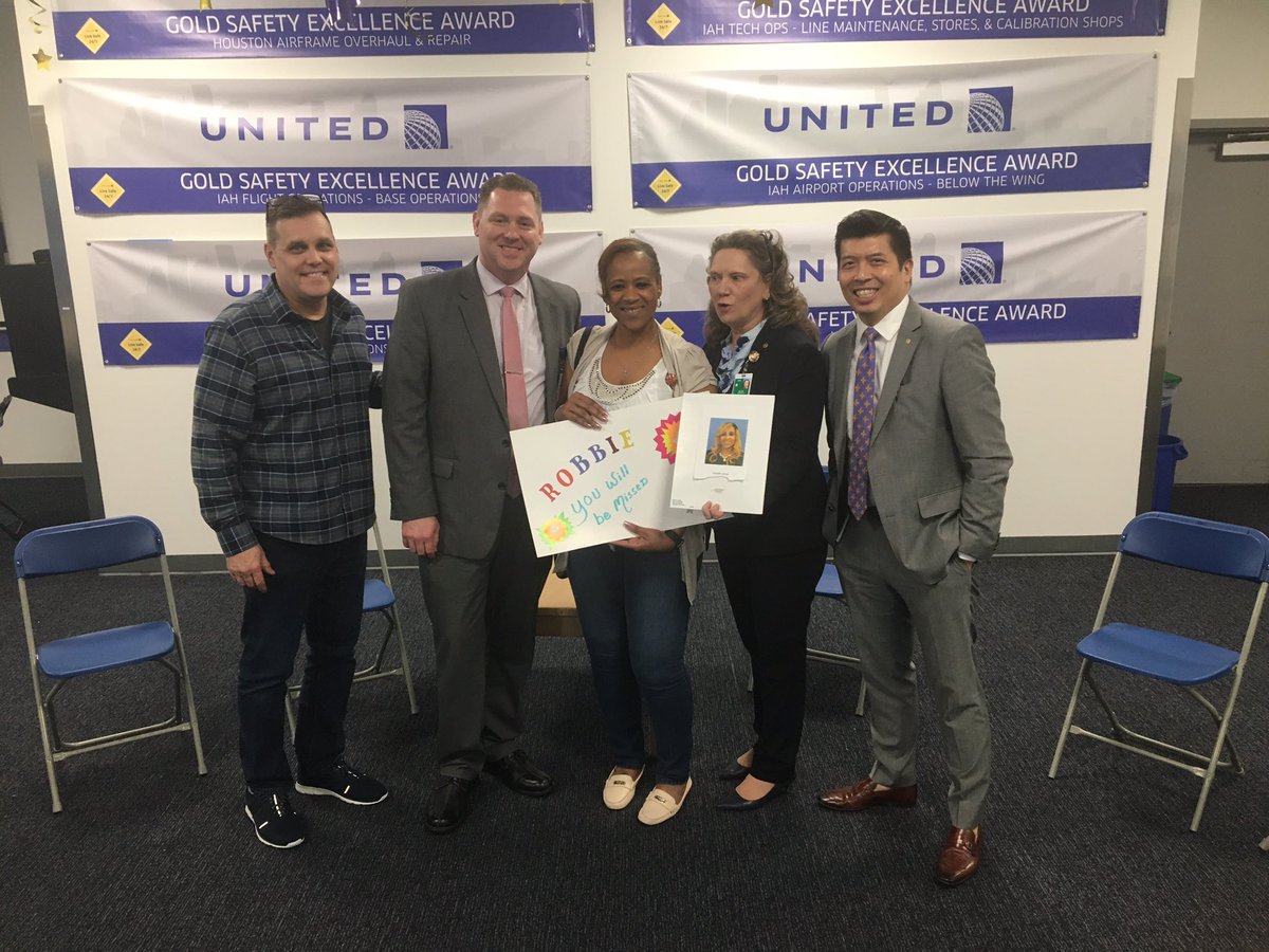 HillWilFly's tweet photo. Happy 25th anniversary with United, Robbie!!! Congrats on your promotion, we’ll miss you in PS! @thanhyves @beingunited https://t.co/tzlKeAny4F