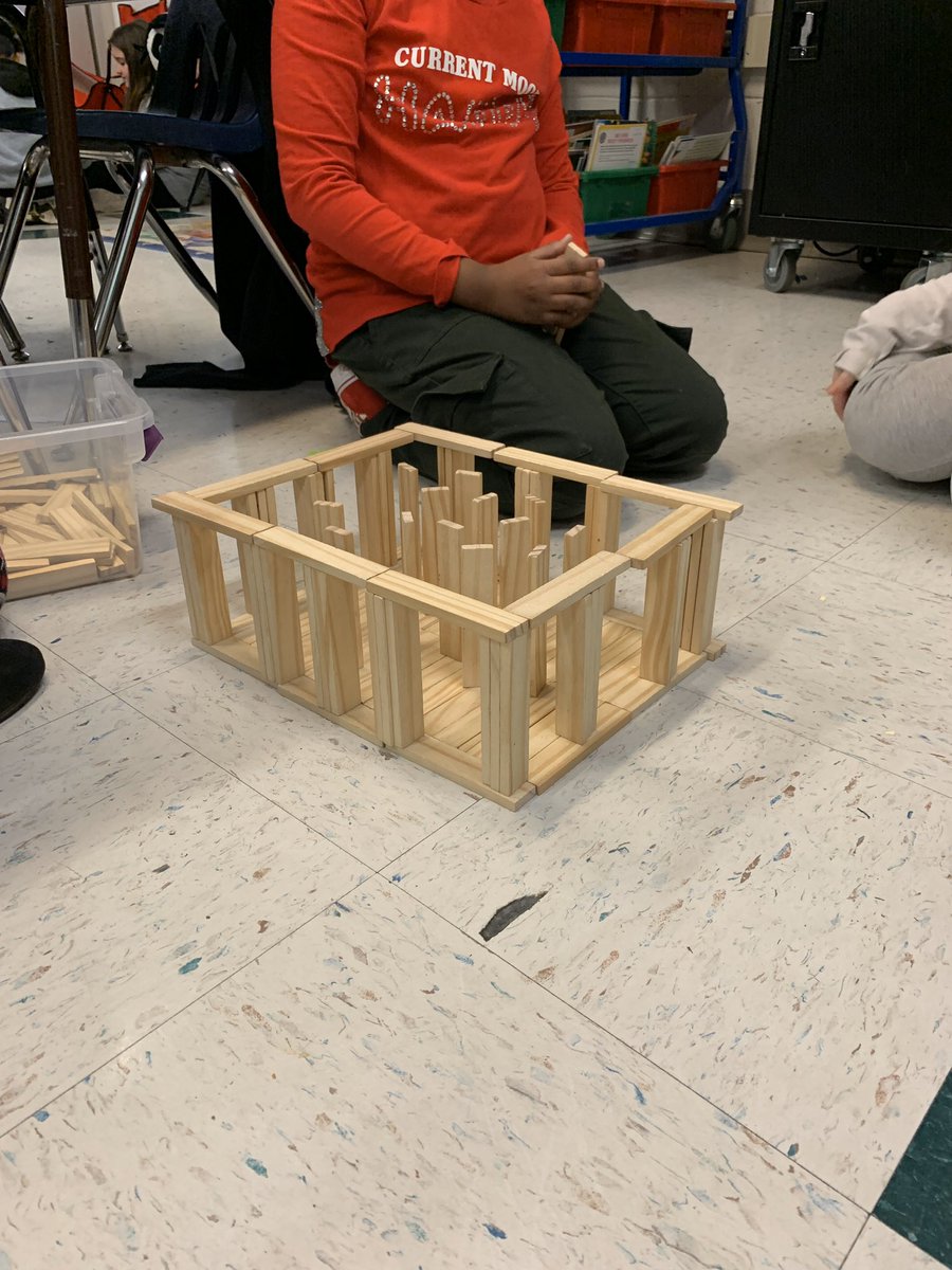 I ❤️ @KEVAplanks and 3rd grade! We were building again this week! This time we tried to build the parthenon. #collaborate #creativethinkers #lifeready #esinnovates @HCPS_Innovates @FairOaksHCPS