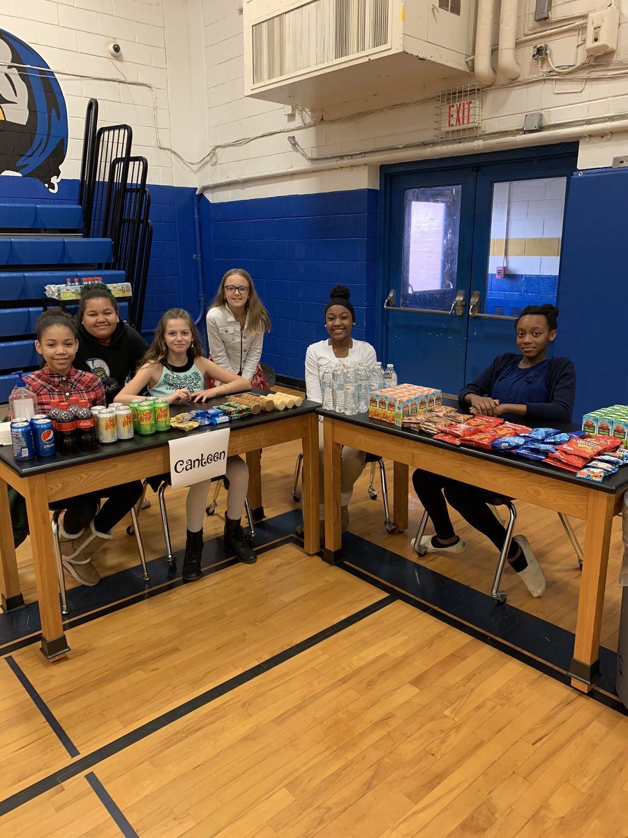 Ms_SallySchultz's tweet photo. These amazing kids did a phenomenal job planning and running our blood drive. They have been working since October to make this a success and their efforts paid off today! I am one proud teacher @courtwrightmr @DPrincipalCWM @borange219 @MrsPacilio #AllThingsKnox https://t.co/s2dvqqhkm7