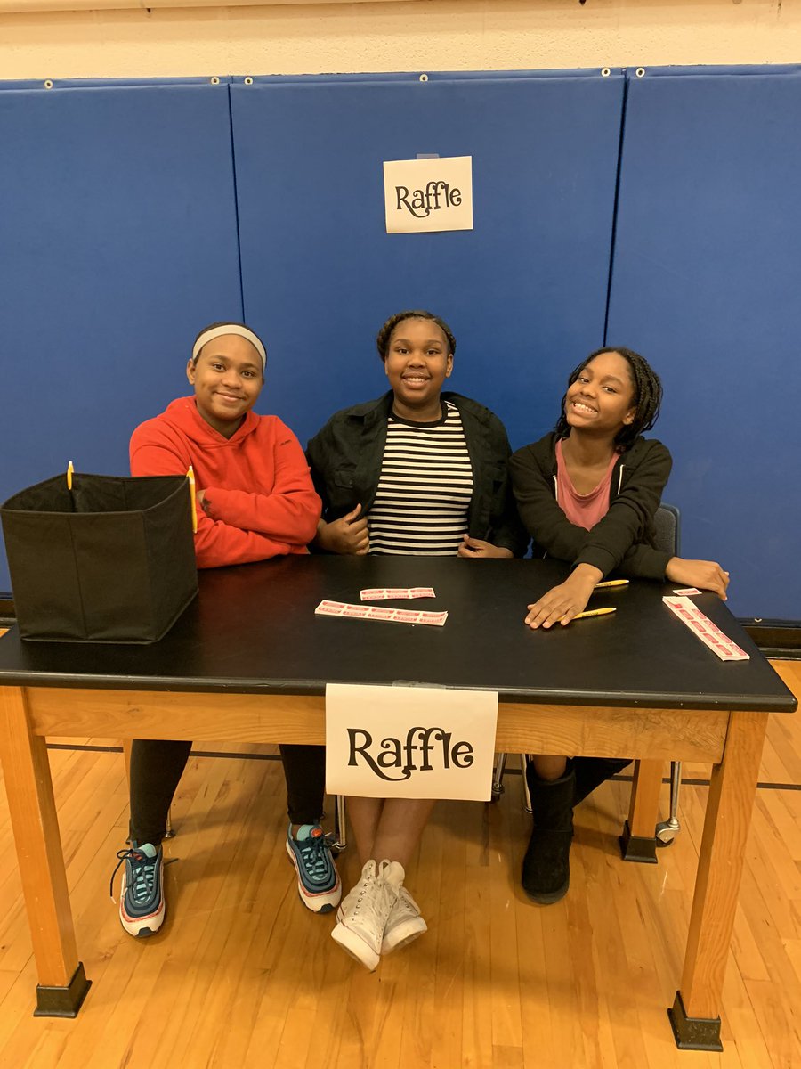Ms_SallySchultz's tweet photo. These amazing kids did a phenomenal job planning and running our blood drive. They have been working since October to make this a success and their efforts paid off today! I am one proud teacher @courtwrightmr @DPrincipalCWM @borange219 @MrsPacilio #AllThingsKnox https://t.co/s2dvqqhkm7