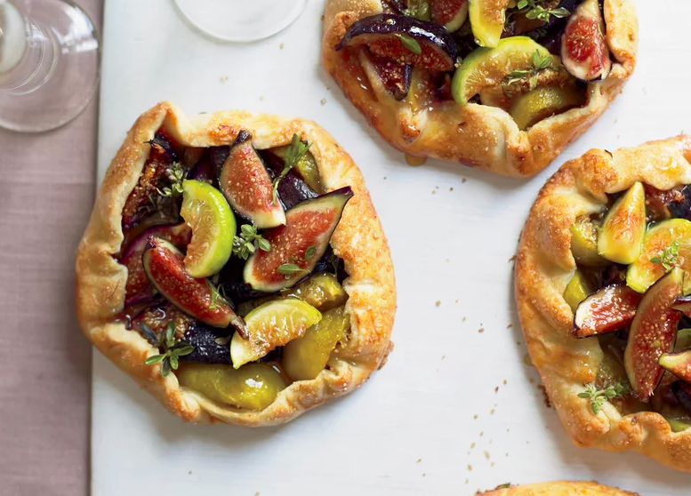 VAndThreeApts's tweet photo. Figs have been trending at our dinner table lately! We love them in these fresh honeyed crostatas. Have you made or enjoyed a dish lately that incorporates them? https://t.co/ecCSrCwe0c https://t.co/3qTHRP47Ta