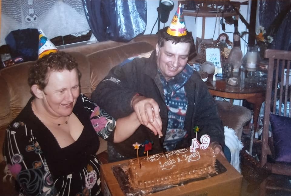ange49nz's tweet photo. Anyone able to #ID this couple. It's thought that #Louise or #Louisa went to what was then called " #Manuakau Central Baptist" in the #1990s. There's a box of old family photos they might want back.
#identify #findtheowner #photos #lostphotos #NewZealand #OldPhotos #FamilyPhotos https://t.co/ac66EuAcxP