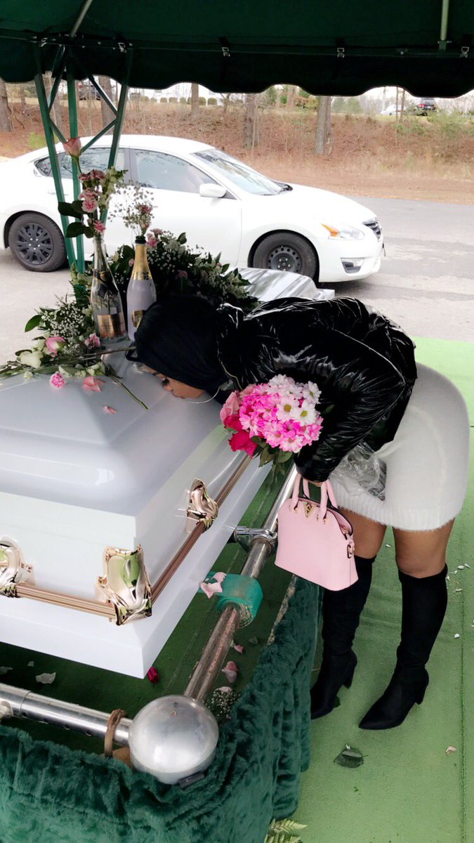 LilMiaaaaa's tweet photo. I love you sis 💔 #LLBRITT🕊 https://t.co/gVkM4IRZ0T