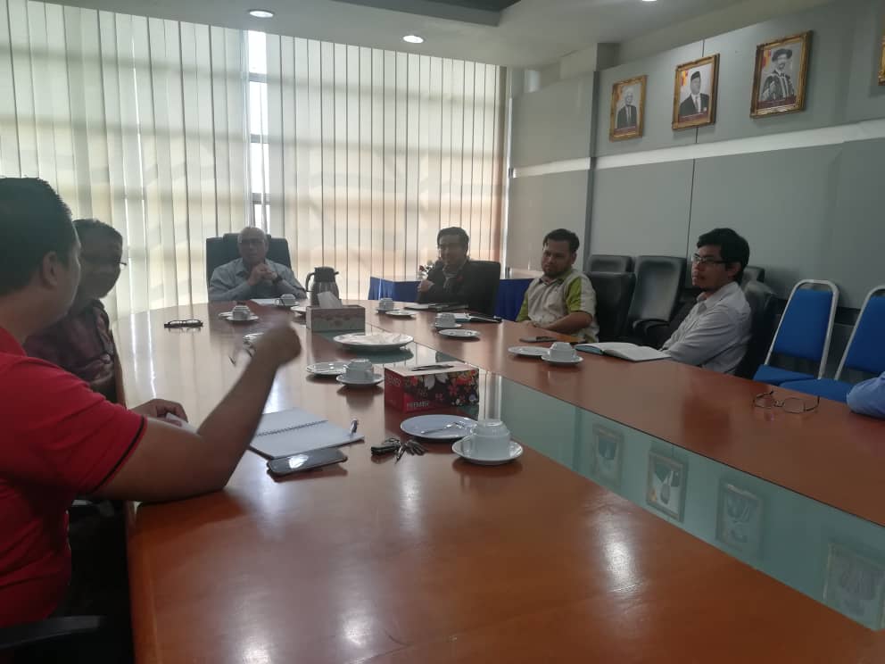 abimselangor's tweet photo. 17 Jan. ABIM Selangor menerusi Yayasan Takmir Pendidikan(Selangor) mencapai kesepakatan bersama Universiti Selangor (Unisel). Antaranya
1. Taski ABIM di selangor bakal menerima pelajar Unisel melakukan latihan industri
2. Amal islami SRI ABIM Selangor dianjurkan bersama di Unisel https://t.co/DN8vnJPkMO