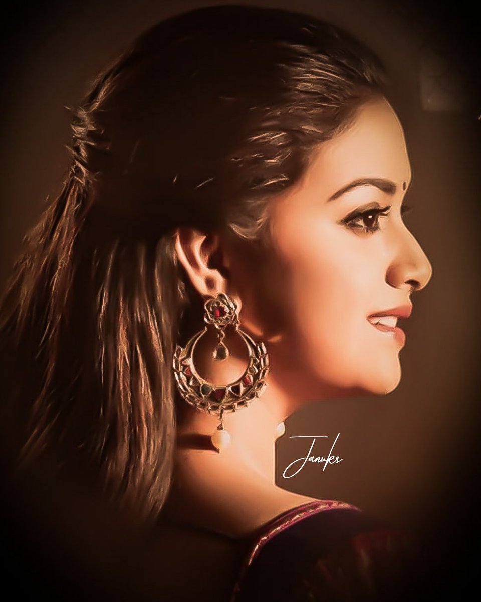 KeerthyLover17's tweet photo. Good morning Keerthiyans 
@KeerthyOfficial 
#Keerthyvibes 
#FridayFeeling https://t.co/sLhaT61raq
