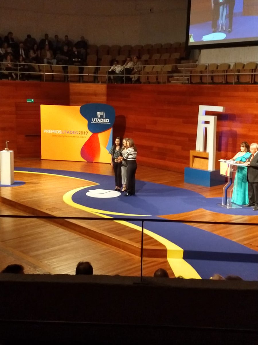 Utadeo_edu_co's tweet photo. #PremiosUtadeo El premio Soluciones Innovadoras es para la propuesta “Utadeo es hora de organizar la casa – Plan Padrino”, conformado por Eliana Pineda y Jissel Bermúdez. https://t.co/ubjqExdxwO