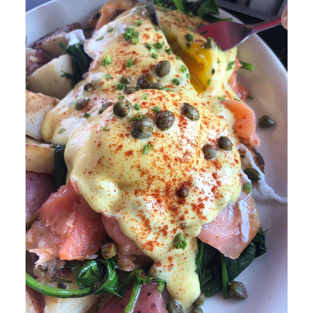 milliescafela's tweet photo. @jordanmyr1ck
Still out here spreading the good word that Millie’s has the most delicious/affordable brunch in LA and there’s never a wait during the week
#lox #benedict w/ #rosemary #potatoes

#brunch #breakfast #pescatarian #eggsbenedict #foodphotography #lunch #laeats #lafood https://t.co/deJf5UBoN4