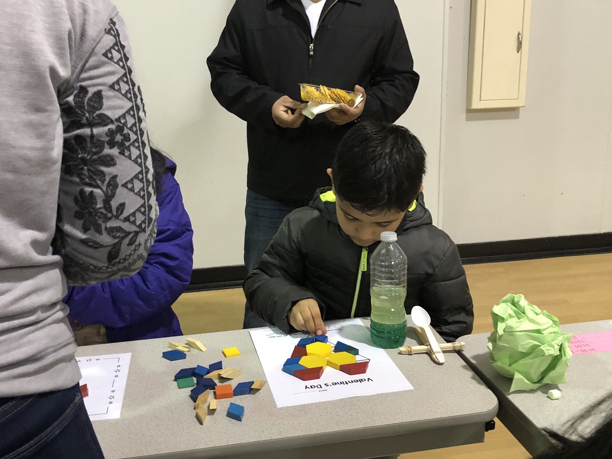 AlmaCardona4's tweet photo. Math/ Science night , we’re having a blast!! https://t.co/uWzpwNorBp