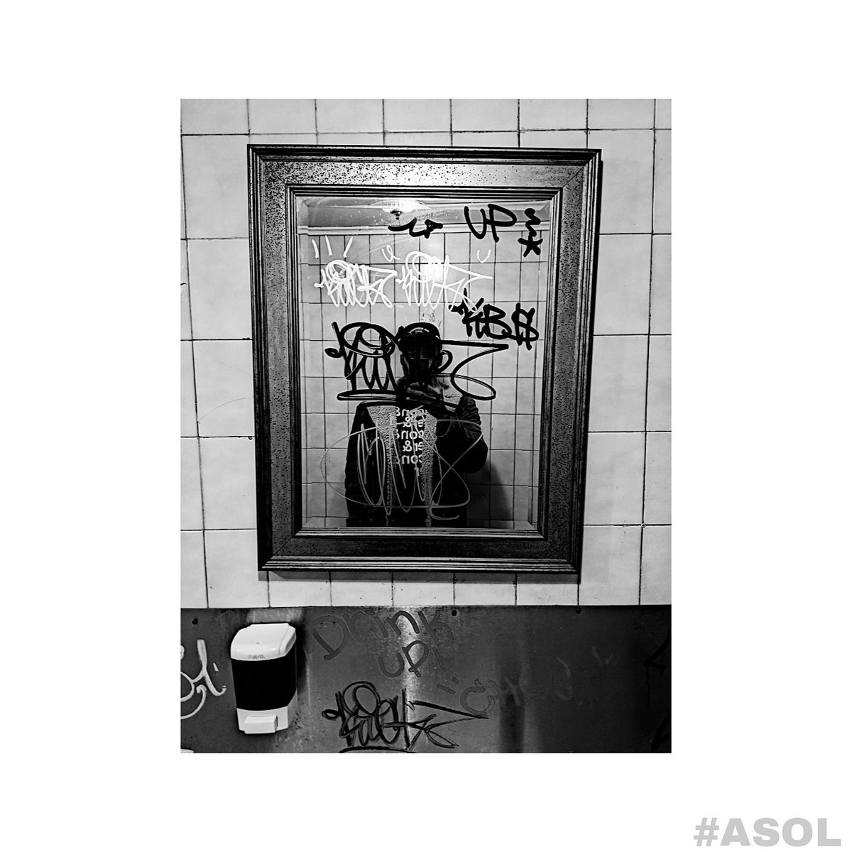 djblackivan's tweet photo. Man in the mirror ™
---
#ASOL #blackivan #me #photographer #photo #blackandwhite https://t.co/VllLQWDNwI