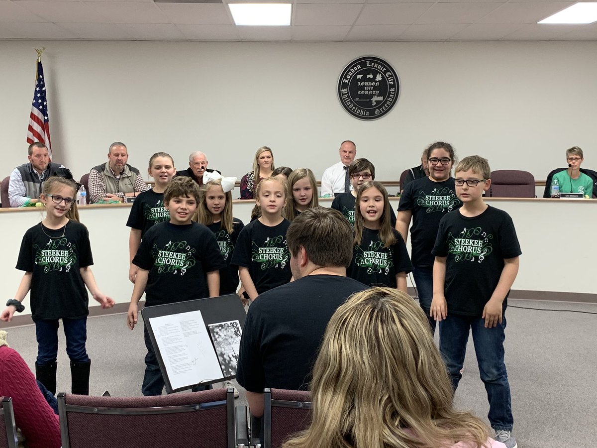 loudoncountysch's tweet photo. Steekee Elementary chorus students sang a medley of SNOW ❄️songs at the Jan. Board of Education meeting. #loudoncountysings #hopingforsnow @SES_scouts https://t.co/JIptMQPTfE
