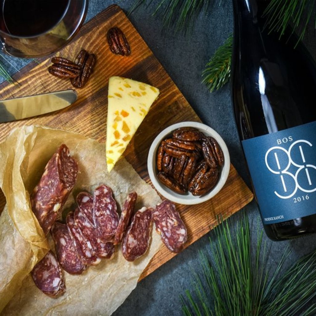 TasteLocalDiff's tweet photo. Enjoy an exquisite 5 course wine dinner at @BurrittsMarket on Jan. 22! They will host the biodynamic farmer and winemaker Dave Bos of @BosWine at this event! RSVP to Burritt's at (231) 946-3300, ext. 15. 
#wine #traversecity #event #michigan https://t.co/dWTYPnDoqZ