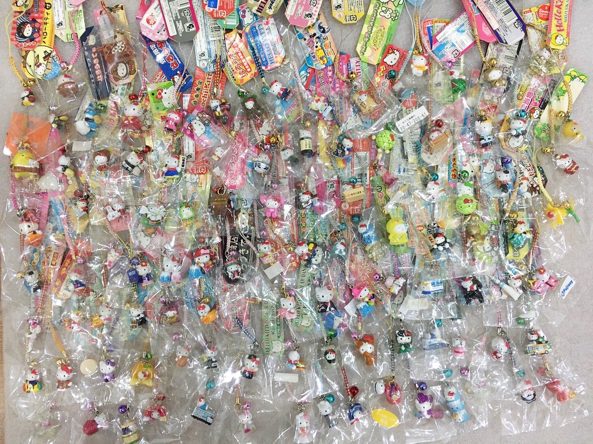 oat_hathaiwan's tweet photo. all #gotochikitty I have... super cute... Don’t ask how much I spend all of these... 😬😬. Anyway, new collection will come soon... 🥰🥰.
.
.
#HelloKitty #hellokittyphonestrap #hellokittycharm #hellokittysouvenir #sanriothailand #sanrio #sanriojapan #gotochi https://t.co/LcpH0TolrV