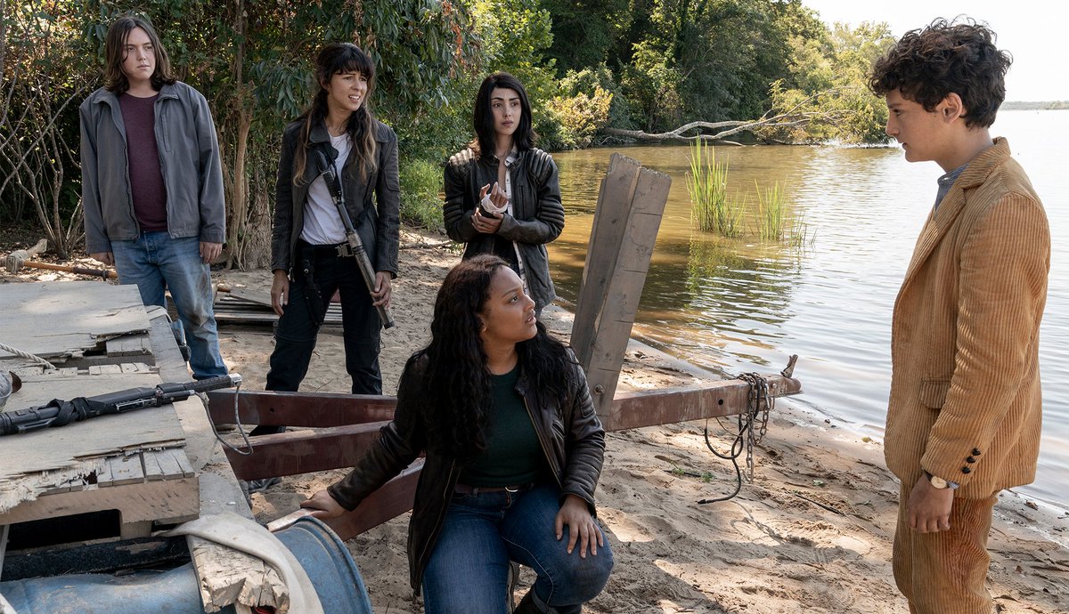 TheWalkingDead's tweet photo. BREAKING: The Walking Dead: World Beyond (@TWDWorldBeyond) will premiere directly after #TheWalkingDead Season 10 Finale and only last two seasons. Details: https://t.co/JxzMd0WqiR https://t.co/GPA4yLEYdu