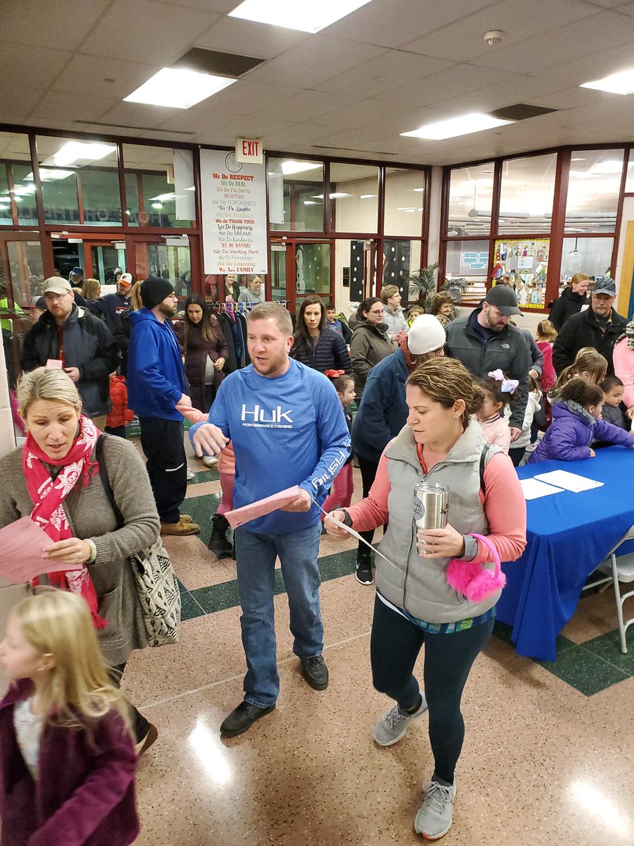 laubulger1's tweet photo. Everything Night @ForestLakesElem 
What a great night!😊 https://t.co/l8DV72jbXv