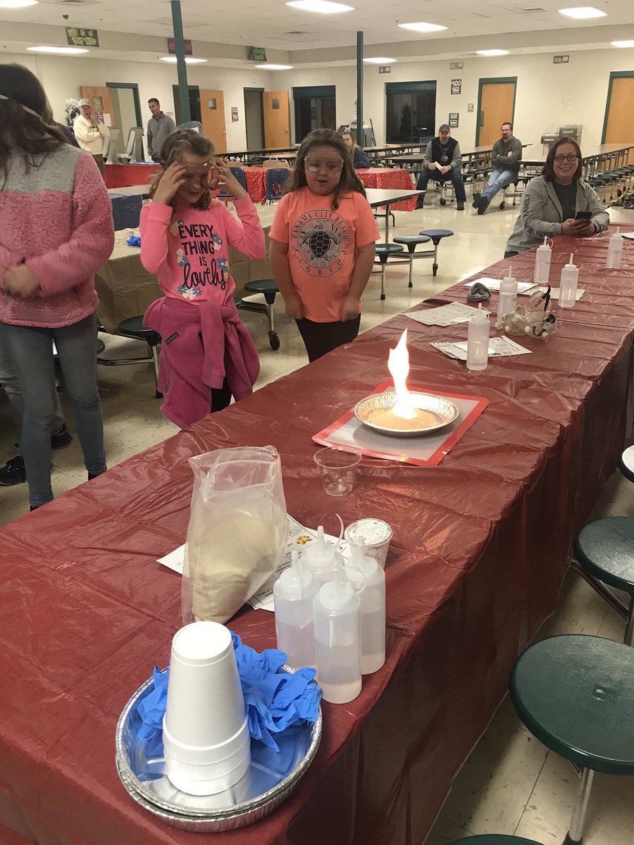 MRachStorm's tweet image. STEM night fun! #TeachCENT @CENT_Tweets