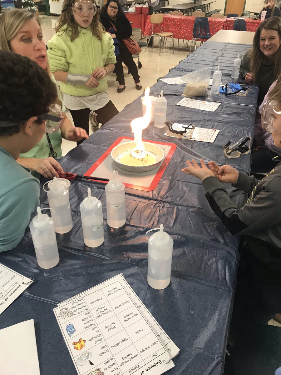 MRachStorm's tweet image. STEM night fun! #TeachCENT @CENT_Tweets