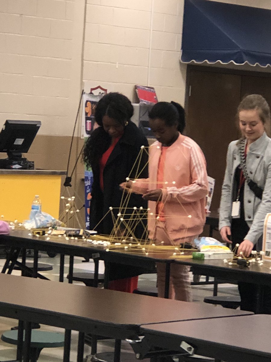 Sandra_Fortune1's tweet photo. Food, STEM, and family fun! 😀
@DKindergarten18 
@Melissa08726166 
#STEMFamilyNight https://t.co/hu9jQC845e