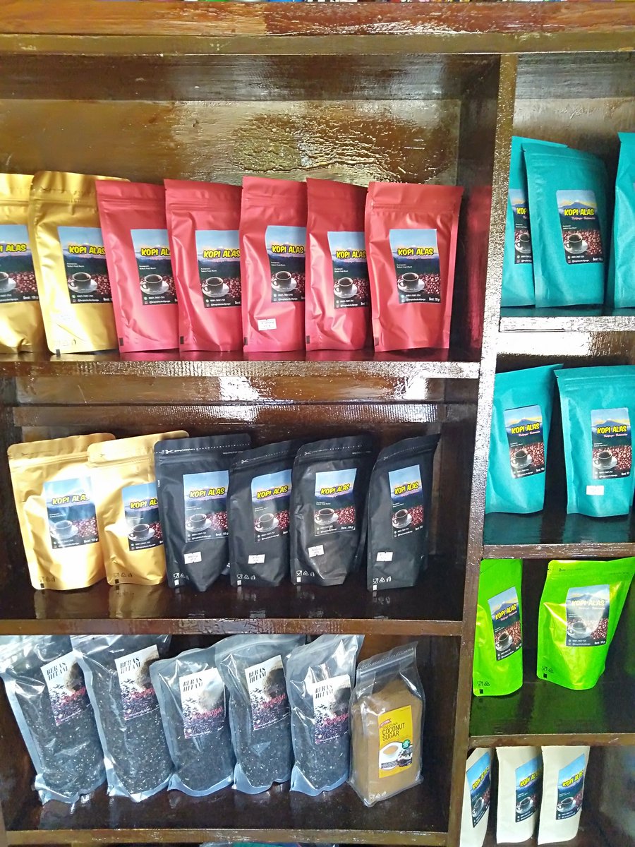 MarkoFirmansyah's tweet photo. 4 kunci dalam bersusaha; awali dengan doa, ciptakan peluang, lakukan prosesnya, dan nikmati hasilnya.

Kopi Alas dan Beras Hitam.
Asli tanpa pupuk organik. https://t.co/ro4Hrxt7MM