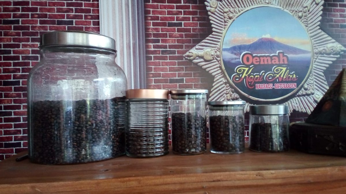 MarkoFirmansyah's tweet photo. 4 kunci dalam bersusaha; awali dengan doa, ciptakan peluang, lakukan prosesnya, dan nikmati hasilnya.

Kopi Alas dan Beras Hitam.
Asli tanpa pupuk organik. https://t.co/ro4Hrxt7MM