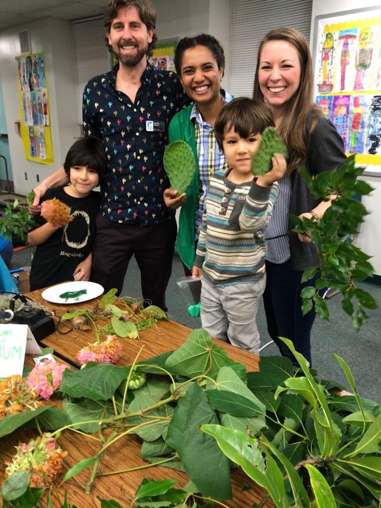 gloquidias's tweet photo. Amazing time tonight at Littlewood Science night with @BethanyZumwalde @YepYuley @marpajuelo #FLAS #futurebotanists #cakebatter plant #Dombeya https://t.co/G7QuUNGgJz