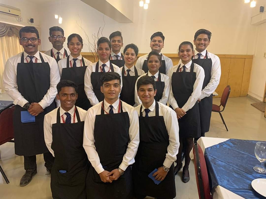 AISSMS_CHMCT's tweet image. Our first year students who served all the faculty members with a great smile and confidence.

Its Good to see, that they are getting trained well.

#fandbservice #aissmschmct #trainhard #future #hospitalityindustry