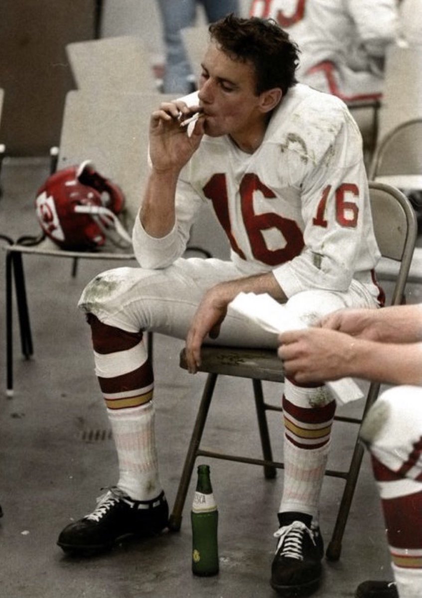 Chiefs QB Len Dawson smoking a cigarette and drinking a Fresca at halftime of Super Bowl I, 1967