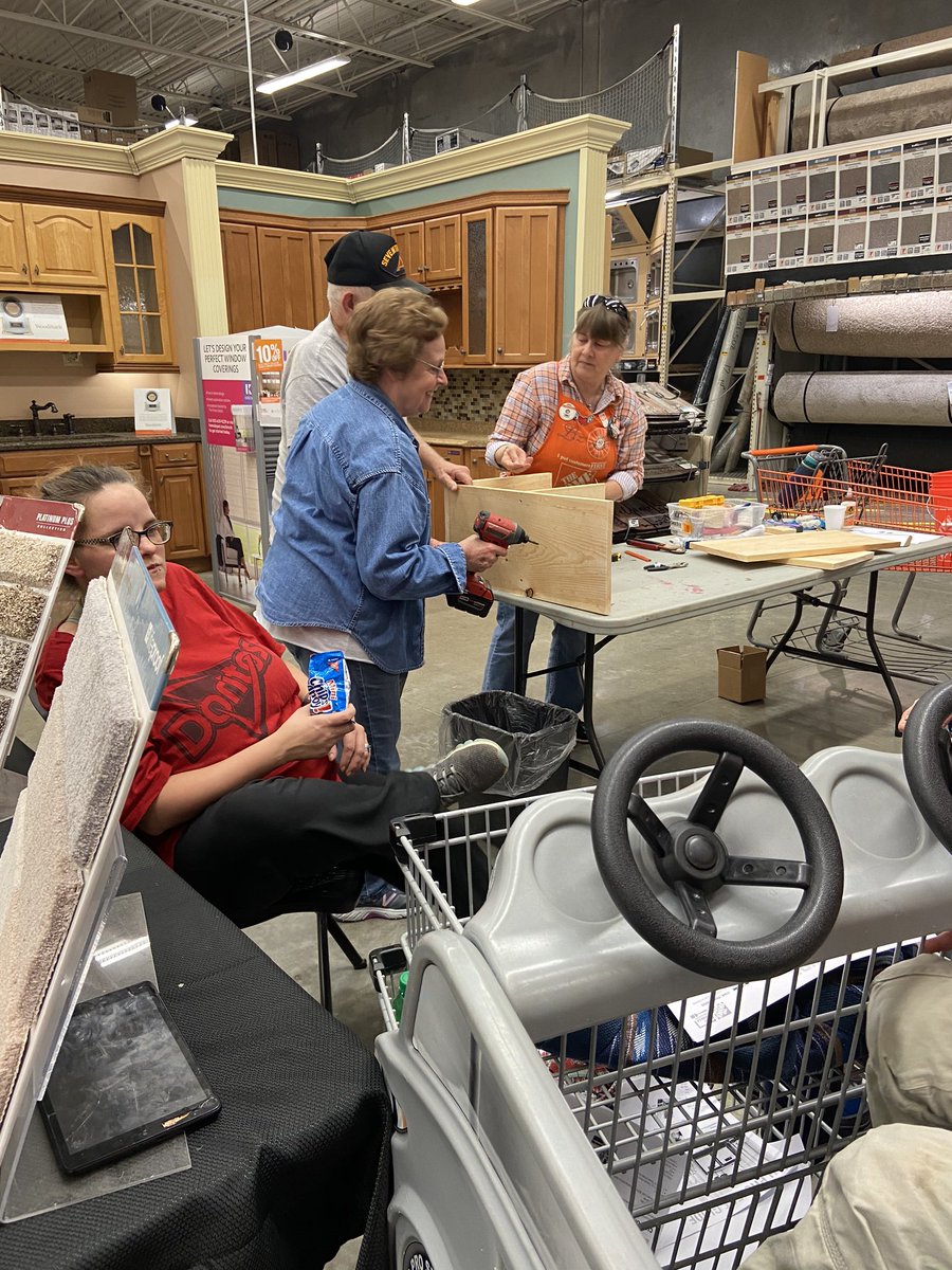 Liz did an awesome 👏 job with workshop tonight!!!! The customers enjoyed it 😁😁😁😁