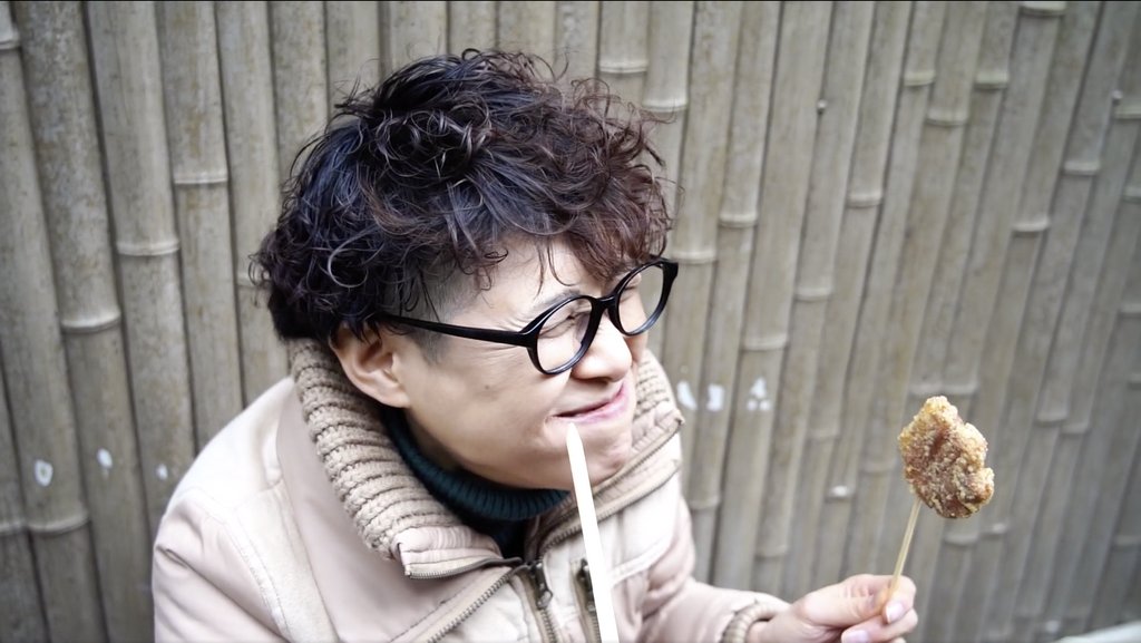 YahooNewsExpert's tweet photo. 三代目爆食女王正司優子さん(@1111y1111y)が
広島で #揚げもみじ を実食🍁
⬇️正司さんが食べている様子はコチラ
https://t.co/lI2WtK4umN
揚げたてサクふわ食感の #もみじ饅頭 を
口いっぱいに頬張る正司さん…☺️
羨ましいです🤤
@uuum_news #yjcp https://t.co/NCZ9lh2zrP