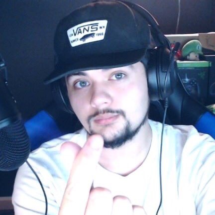 DreamzMad's tweet photo. This Twitter is officially CLOSED 
If you want to keep up  with my YouTube and Streams follow @itsMikeCloud1 

For those of you who don’t want to, thank you for the support you’ve given, however big or small, it’s all appreciated 😁 much love guys https://t.co/gbsWmkST4j